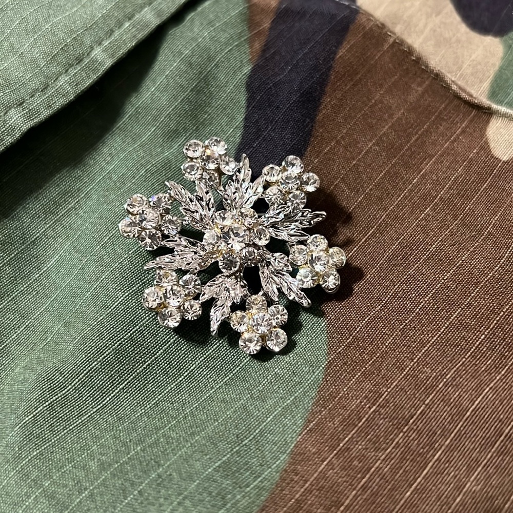 🎁Floral Rhinestone Brooch